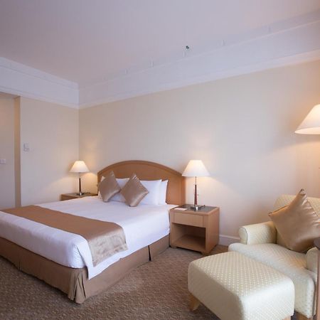 Royale Chulan Seremban Exterior foto A room at the hotel