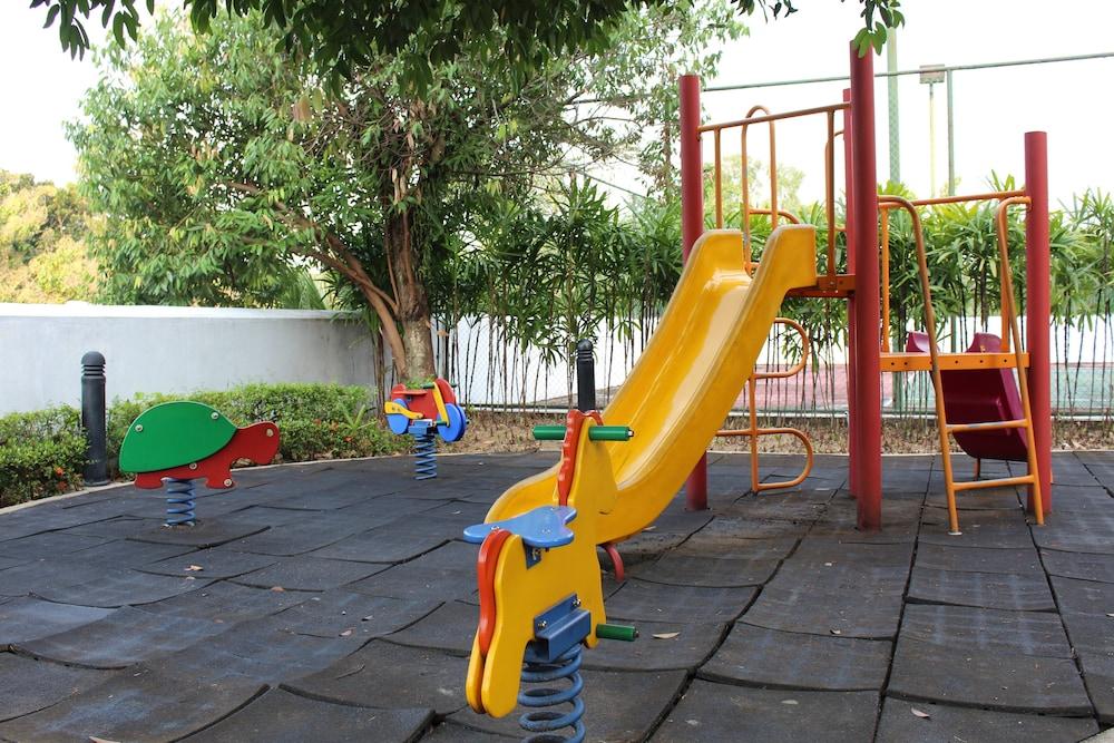 Royale Chulan Seremban Exterior foto Playground