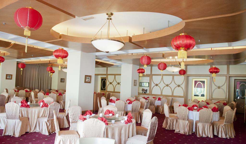 Royale Chulan Seremban Exterior foto The interior of the restaurant