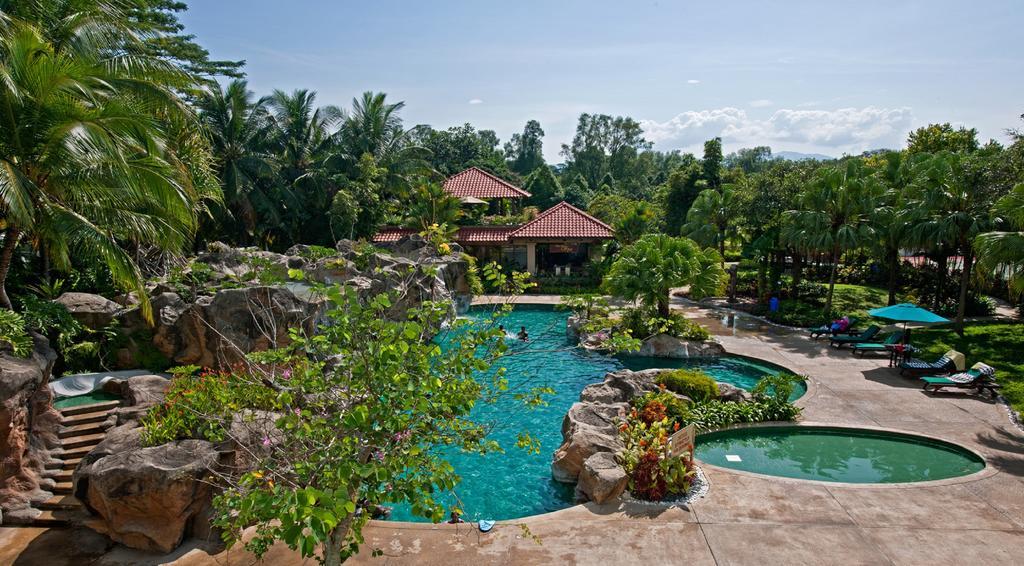 Royale Chulan Seremban Exterior foto The pool at the Sunway Lagoon Resort