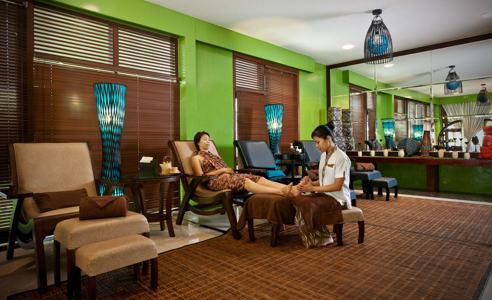 Royale Chulan Seremban Exterior foto A foot spa in Bangkok, Thailand