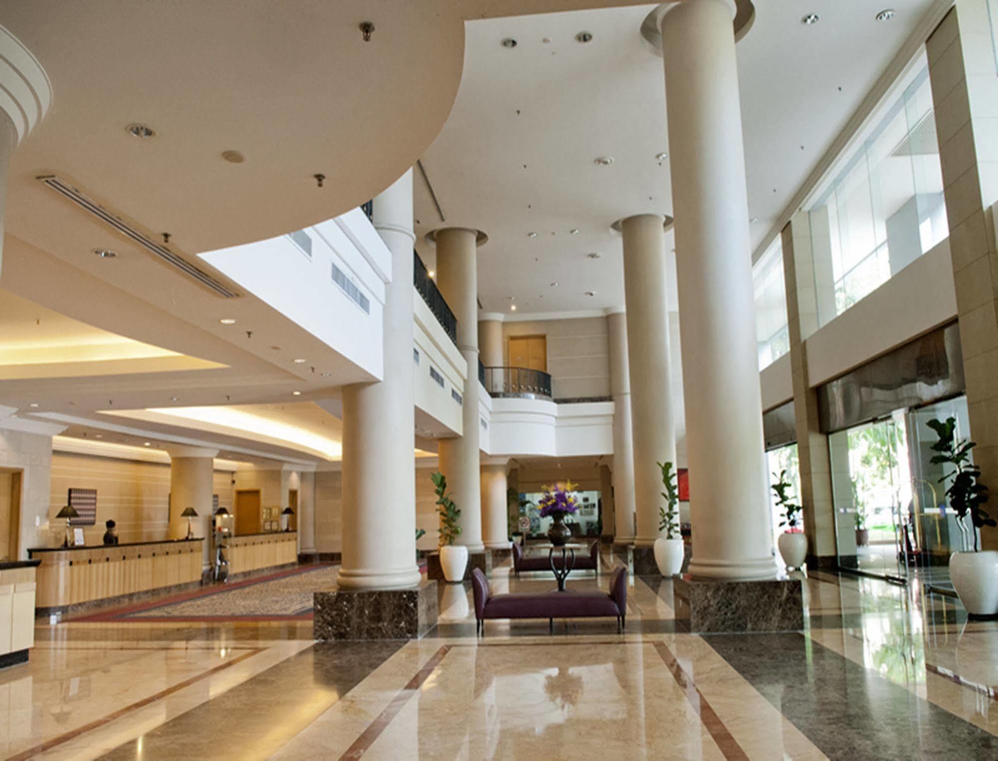 Royale Chulan Seremban Exterior foto Lobby