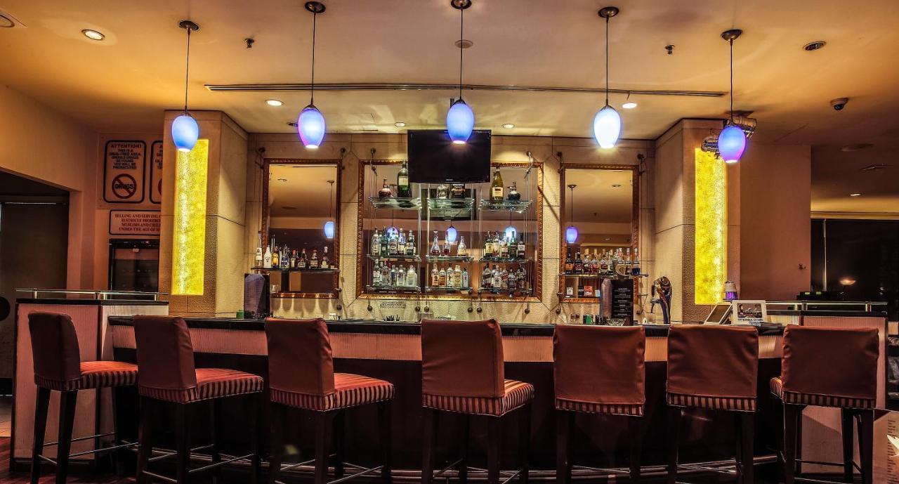 Royale Chulan Seremban Exterior foto The bar at the 21 Club