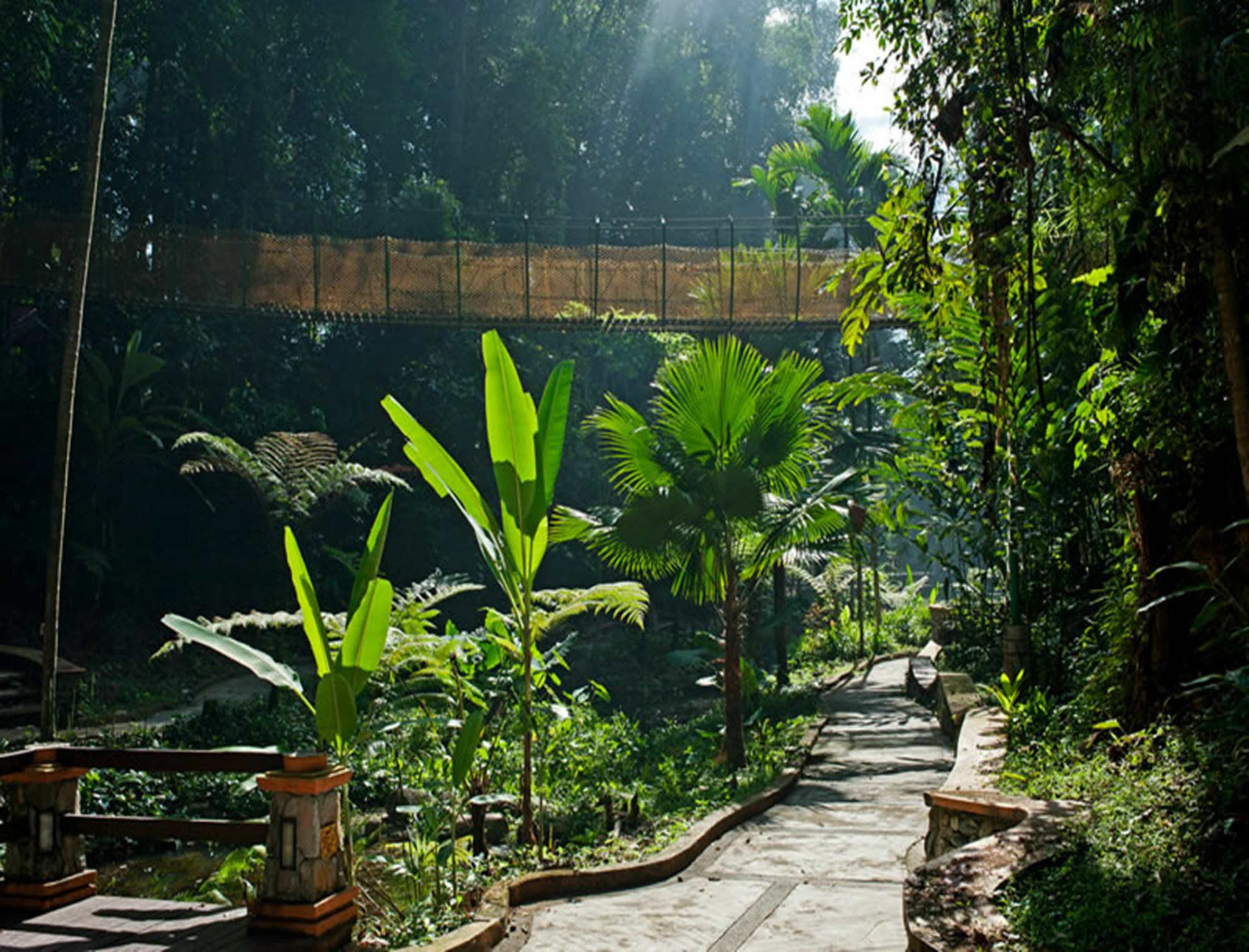 Royale Chulan Seremban Exterior foto The path to the cave